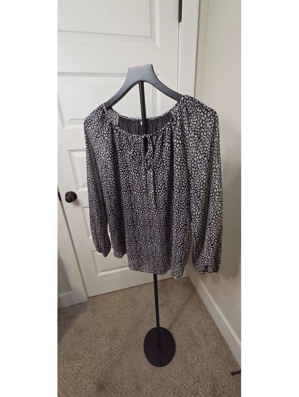 Women's Black and White Long Sleeve Blouse, Size M - Picture 5 of 11